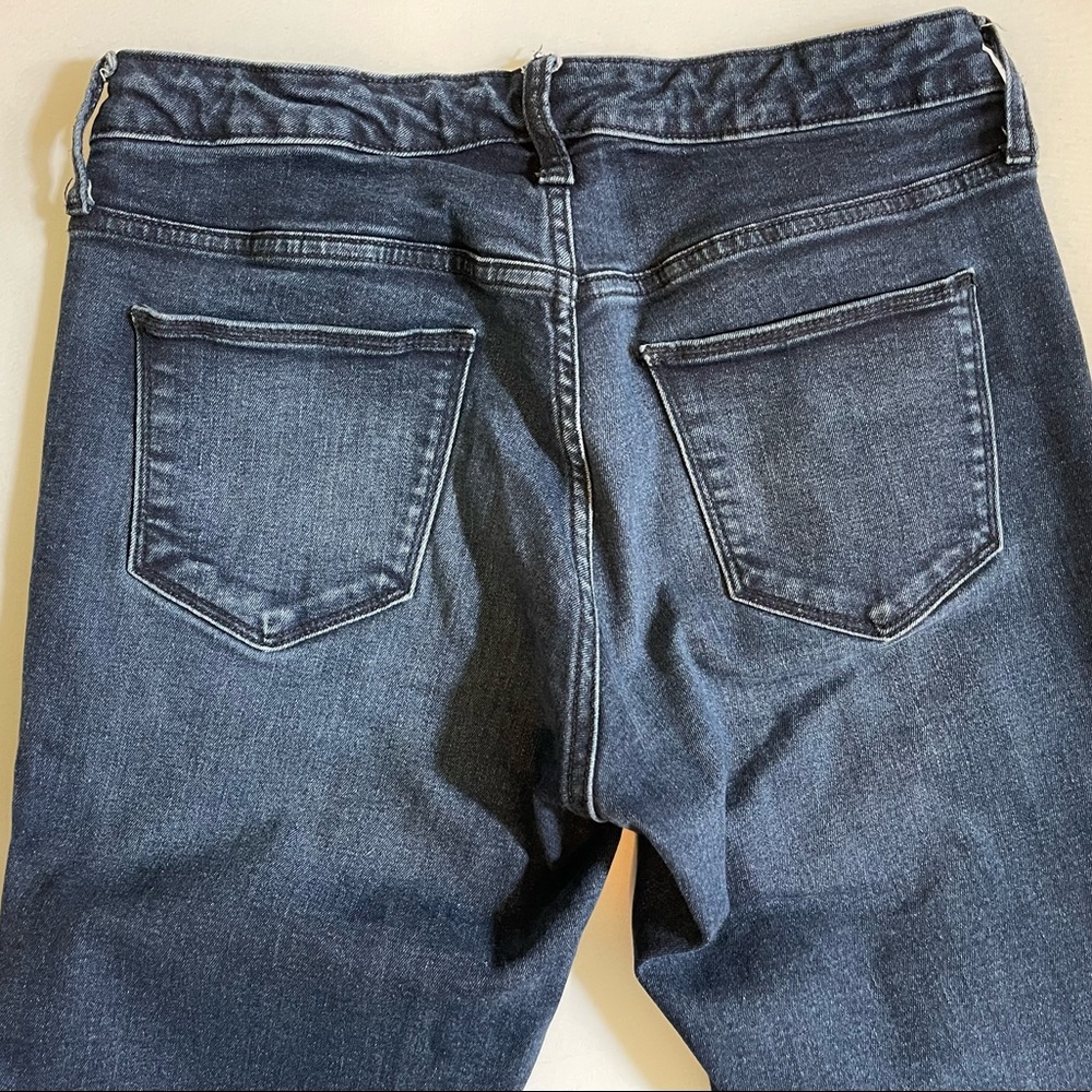 Universal Thread Distressed Jeans - Picture 9 of 9